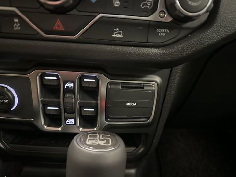 New 2026 Jeep Gladiator Sport AWD/4WD image 32