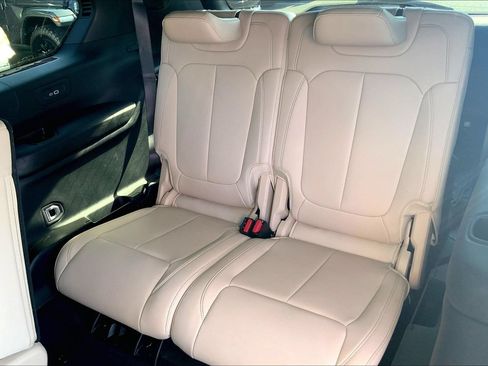 Certified 2023 Jeep Grand Cherokee L Limited w/ Black Appearance Package AWD/4WD image 30