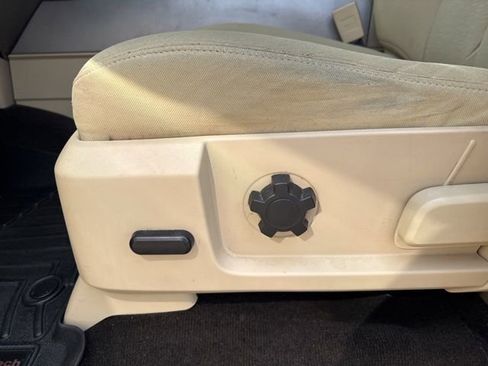 Used 2016 Ford Expedition XLT image 19