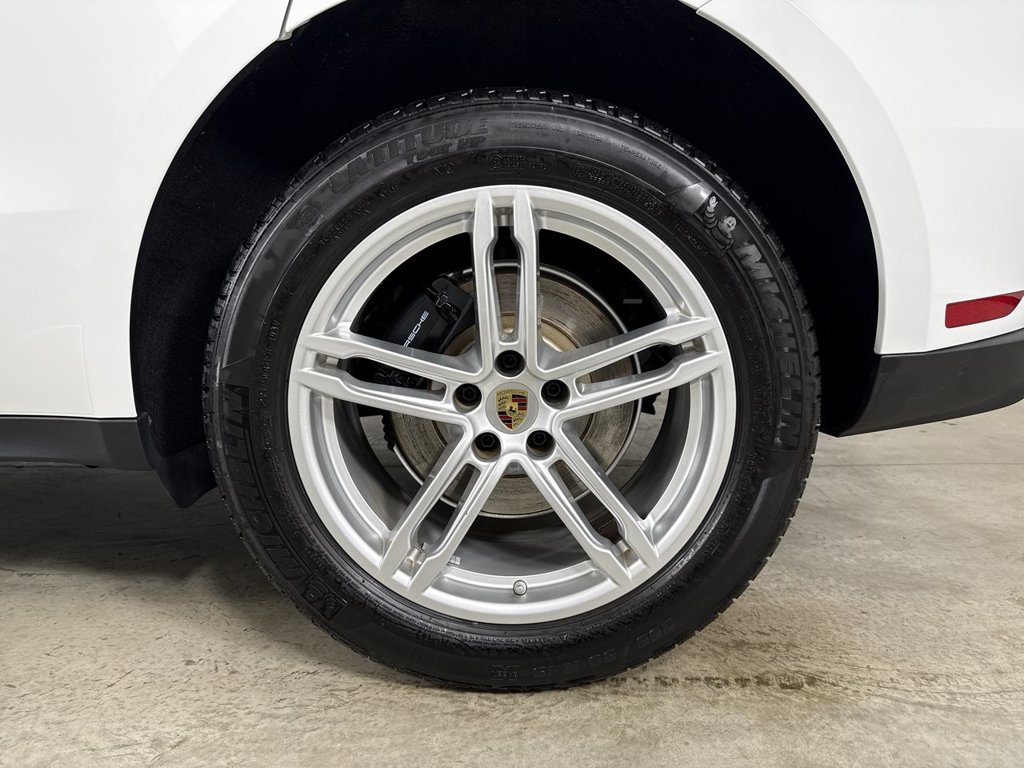 Certified 2026 Porsche Macan AWD/4WD image 14
