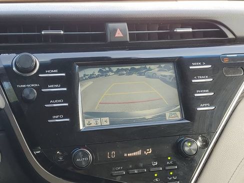 Used 2018 Toyota Camry XLE FWD image 20