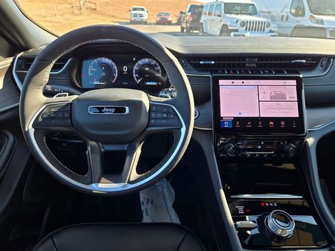 Used 2025 Jeep Grand Cherokee L Limited image 18