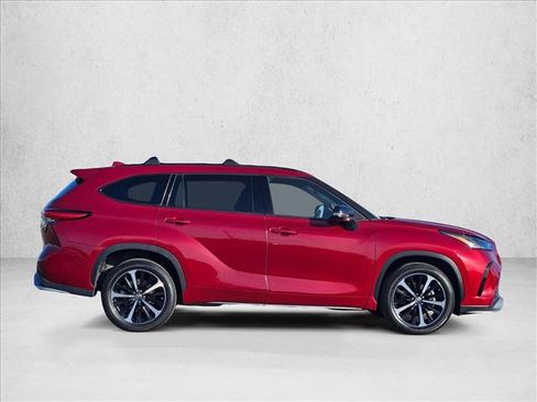 Used 2021 Toyota Highlander XSE image 4