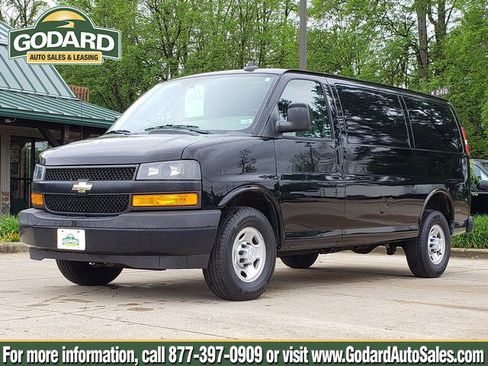 Used 2018 Chevrolet Express 2500 w/ Driver Convenience Package RWD image 1
