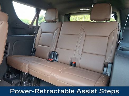 Used 2025 Chevrolet Suburban High Country AWD/4WD image 21