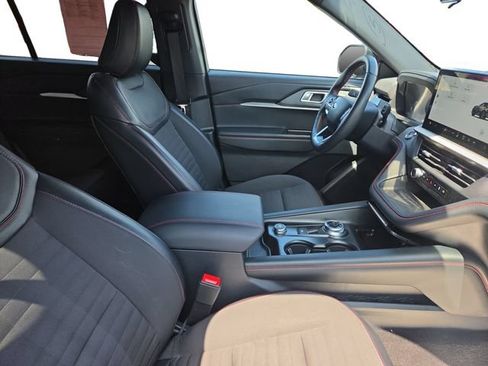 Used 2025 Ford Explorer ST-Line w/ ST-Line Street Pack AWD/4WD image 41