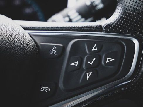 Used 2020 Chevrolet Equinox LS image 12