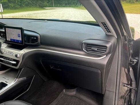 Used 2022 Ford Explorer XLT w/ Equipment Group 202A AWD/4WD image 14