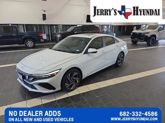 Used 2025 Hyundai Elantra Limited FWD video 1
