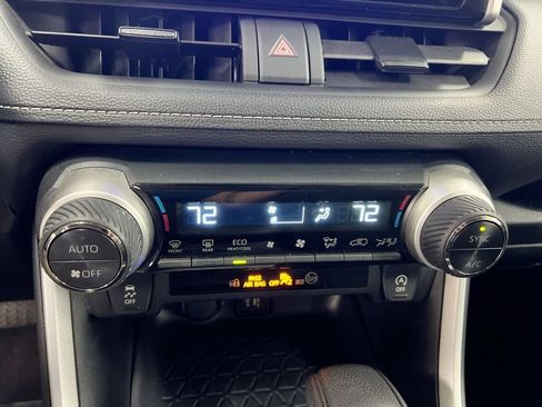 Used 2024 Toyota RAV4 XLE FWD image 17