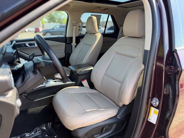 Used 2023 Ford Explorer XLT w/ Equipment Group 202A AWD/4WD image 16
