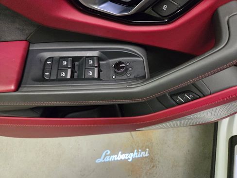 Used 2020 Lamborghini Urus AWD/4WD image 17