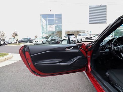 Used 2016 MAZDA MX-5 Miata Sport image 29