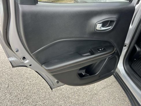 Used 2018 Jeep Compass Latitude w/ Popular Equipment Group image 21