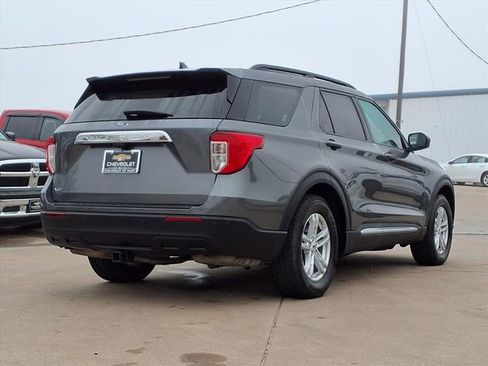 Used 2022 Ford Explorer XLT image 5