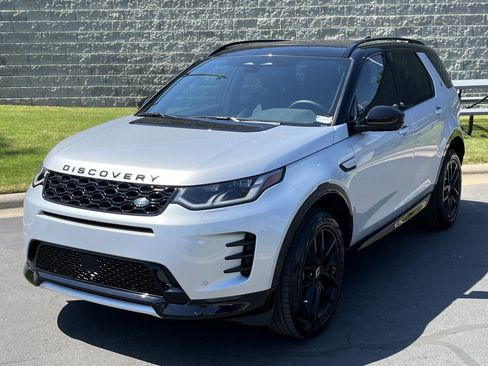 Used 2025 Land Rover Discovery Sport Dynamic SE image 2
