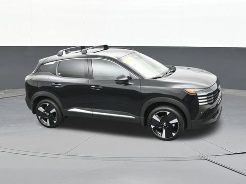 Used 2026 Nissan Kicks SR w/ SR Premium Package FWD image 62