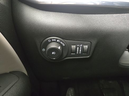 Used 2022 Jeep Compass Limited AWD/4WD image 29