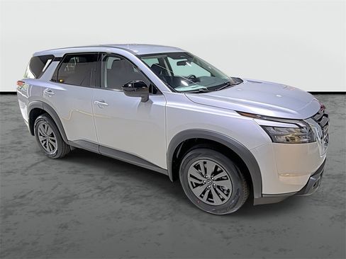 Certified 2025 Nissan Pathfinder S image 5