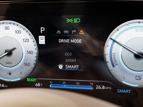 Used 2025 Hyundai Elantra SEL image 13