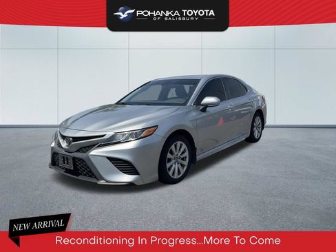 Used 2019 Toyota Camry SE FWD image 1