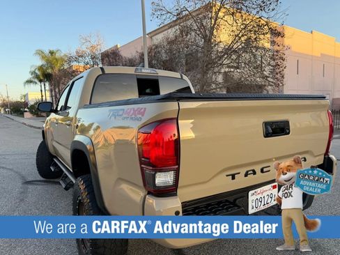 Used 2017 Toyota Tacoma TRD Off-Road w/ Premium & Technology Package AWD/4WD image 17