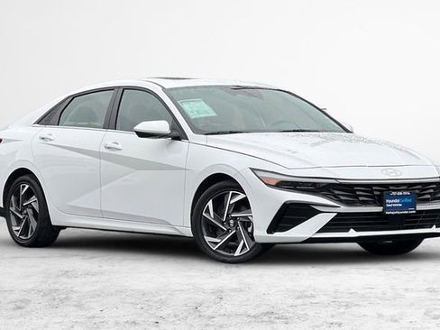 Used 2025 Hyundai Elantra SEL FWD image 1