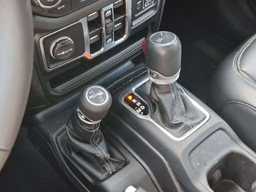 Used 2024 Jeep Wrangler Unlimited Sahara w/ Safety Group AWD/4WD image 15