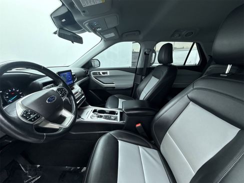 Used 2022 Ford Explorer XLT w/ Equipment Group 202A image 11