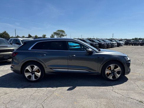 Used 2019 Audi e-tron Prestige w/ Prestige Package AWD/4WD image 5