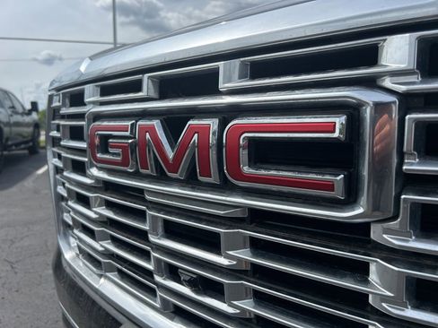 Used 2025 GMC Yukon XL Denali AWD/4WD image 10