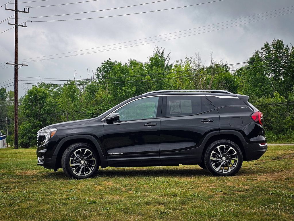Used 2023 GMC Terrain SLT w/ Infotainment Package II AWD/4WD image 7
