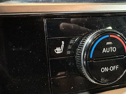 Used 2023 Nissan Pathfinder SV image 16