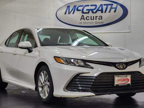 Used 2021 Toyota Camry LE image 2