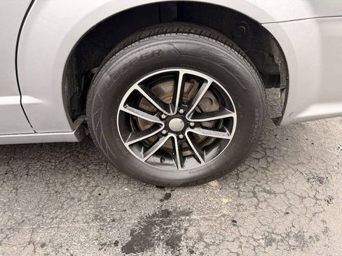 Used 2018 Dodge Grand Caravan SE image 5