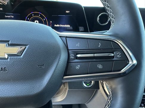 Used 2025 Chevrolet Traverse LT image 30