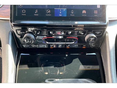Used 2024 Jeep Grand Cherokee Summit AWD/4WD image 32
