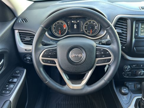 Used 2017 Jeep Cherokee Latitude AWD/4WD image 24