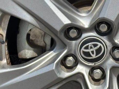 Used 2022 Toyota RAV4 XLE w/ Convenience Package FWD image 7