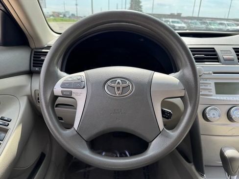 Used 2010 Toyota Camry LE FWD image 27