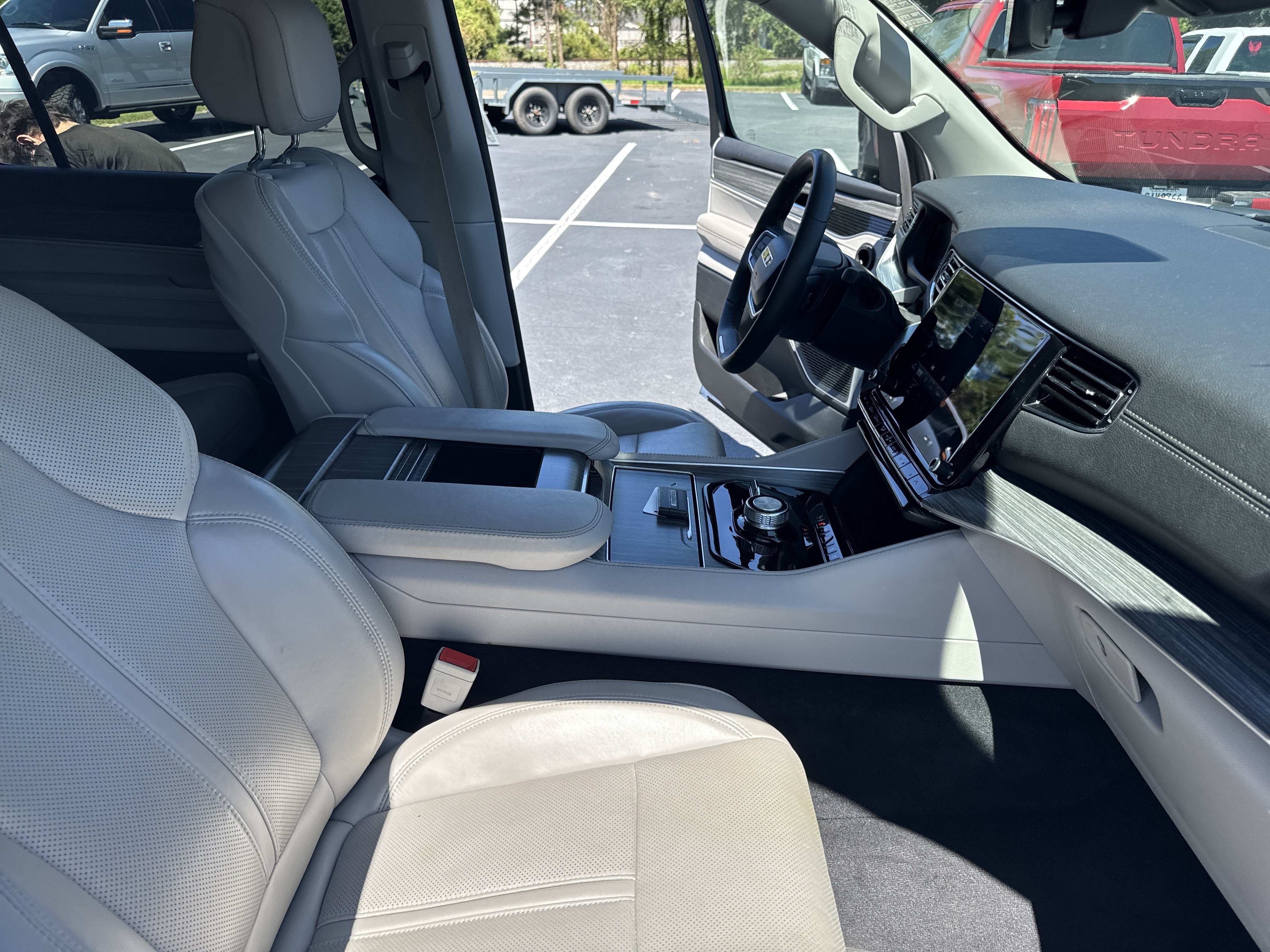 Used 2024 Jeep Wagoneer L Series II AWD/4WD image 36