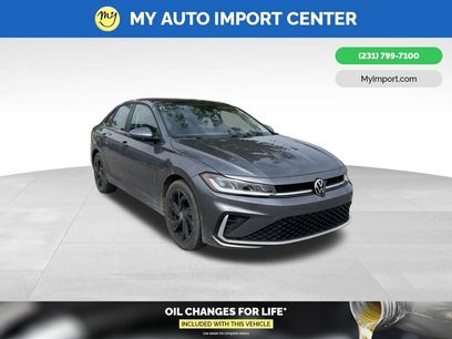 Used 2025 Volkswagen Jetta SE w/ Sunroof Package