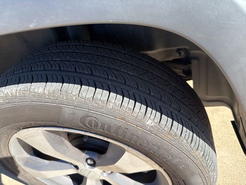 Used 2020 Jeep Cherokee Limited image 8