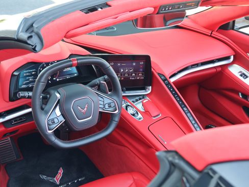 Used 2023 Chevrolet Corvette Stingray Premium Conv w/ Z51 Performance Package image 17