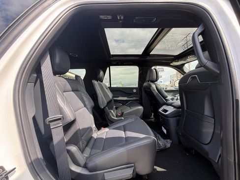 New 2026 Lincoln Navigator Reserve AWD/4WD image 6