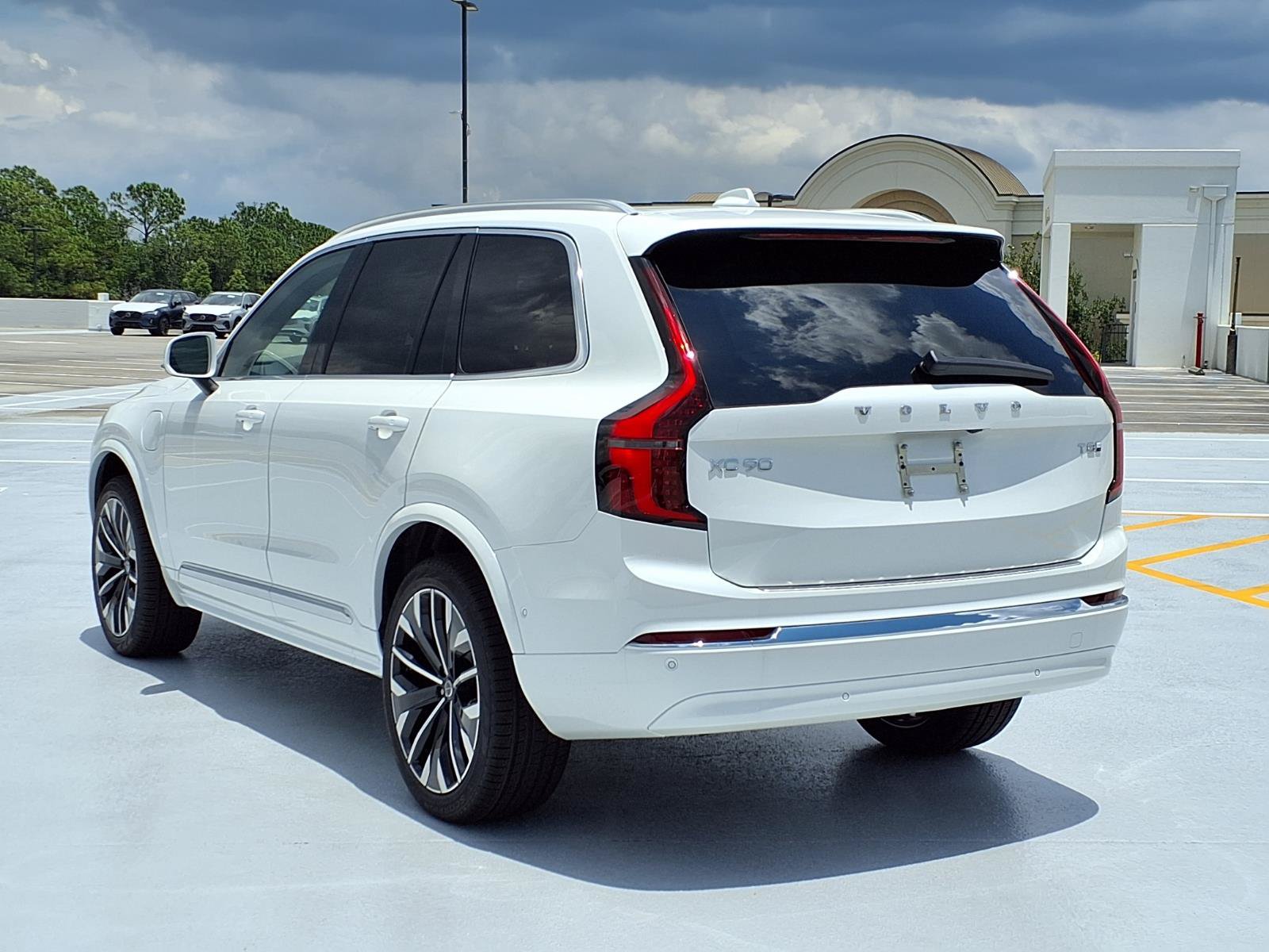New 2026 Volvo XC90 T8 Plus w/ Protection Package Premier AWD/4WD image 5