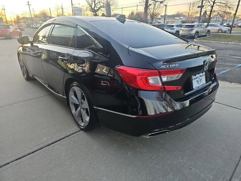Used 2018 Honda Accord Touring image 14
