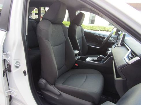 Used 2025 Toyota RAV4 XLE image 22