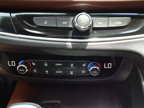 Used 2018 Buick Enclave Avenir w/ Avenir Technology Package FWD image 40