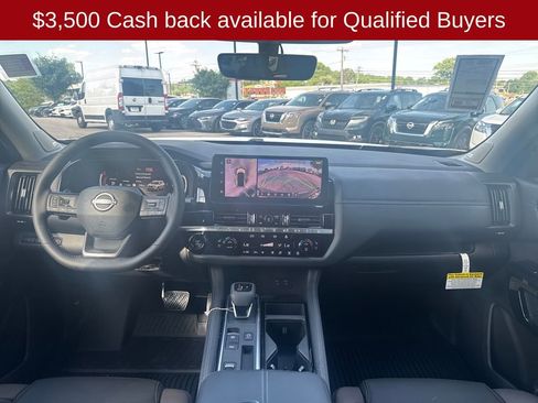 New 2026 Nissan Pathfinder Platinum FWD image 22
